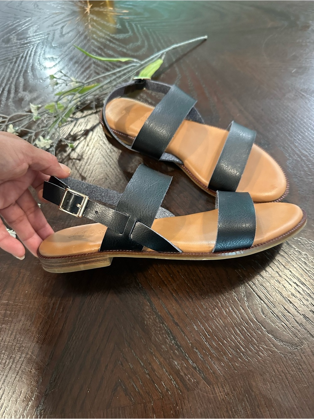 Women’s Black Flat Sandals Slingback Ankle Strap Comfort Size 8 Cushionaire - Picture 3 of 12